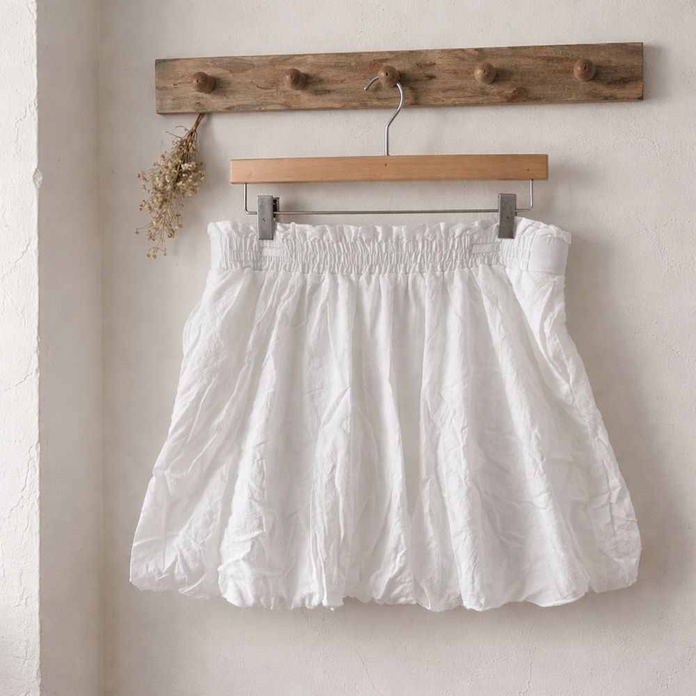Women's Mini Skirt White size XXL.